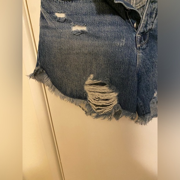 Good American cut off shorts - Picture 3 of 7